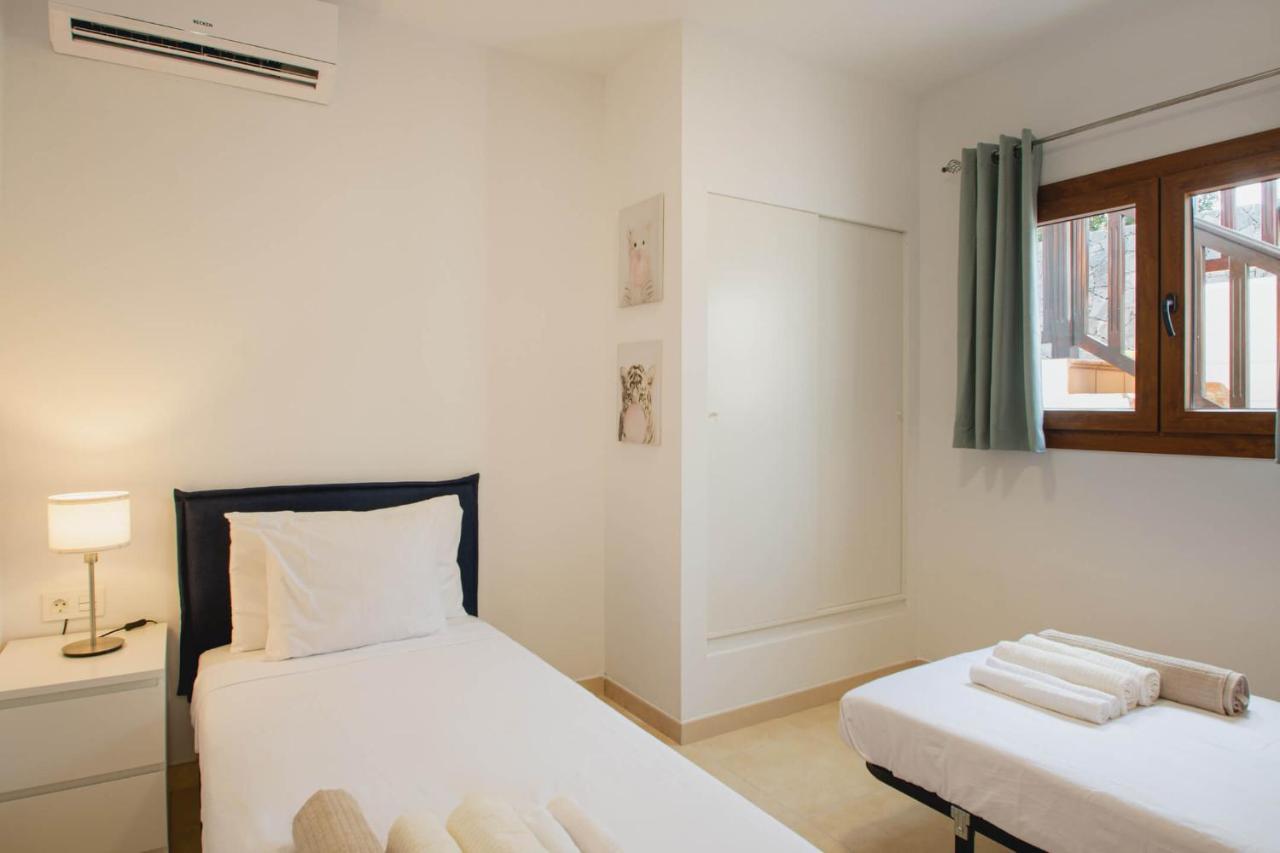 Stylish 6 Bedroom Villa Princesa - Hot Tub - Heated Pool - Near Beach & Waterparks Playa Blanca  Exteriér fotografie