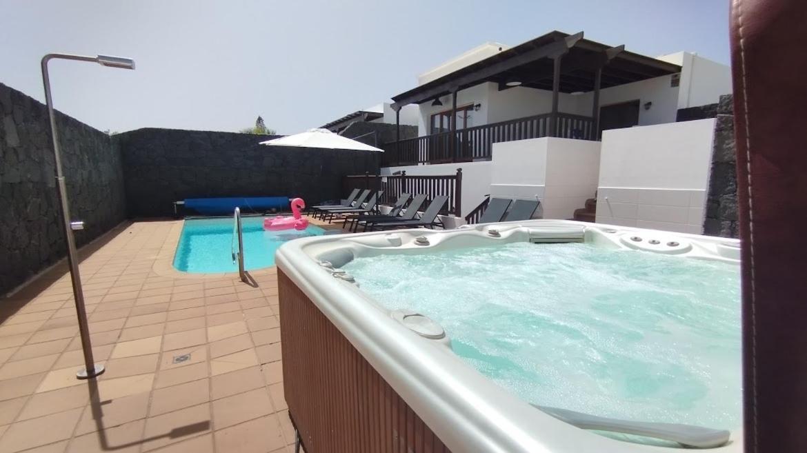Stylish 6 Bedroom Villa Princesa - Hot Tub - Heated Pool - Near Beach & Waterparks Playa Blanca  Exteriér fotografie